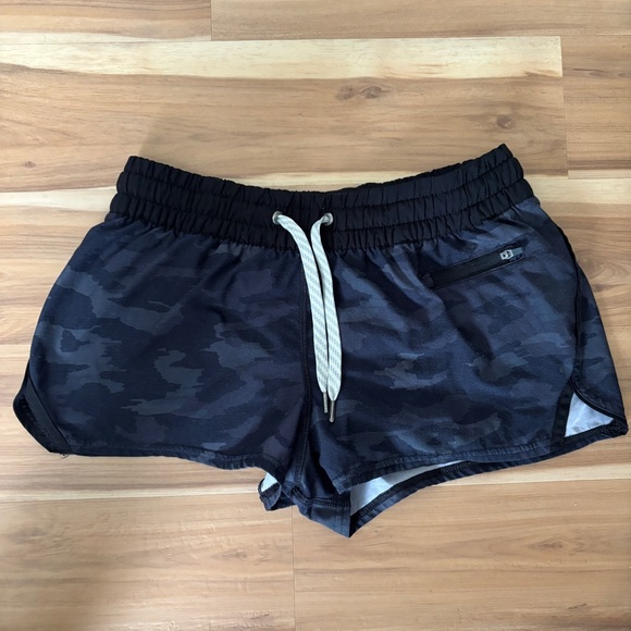 Vuori Pants - Vuori Women's Black Camo Active Shorts with Drawstring